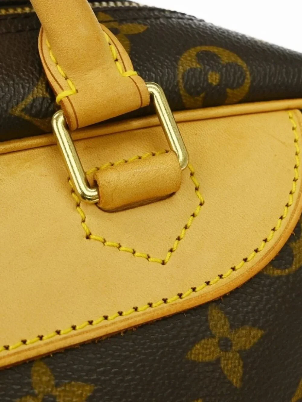 Louis Vuitton outside 	ab